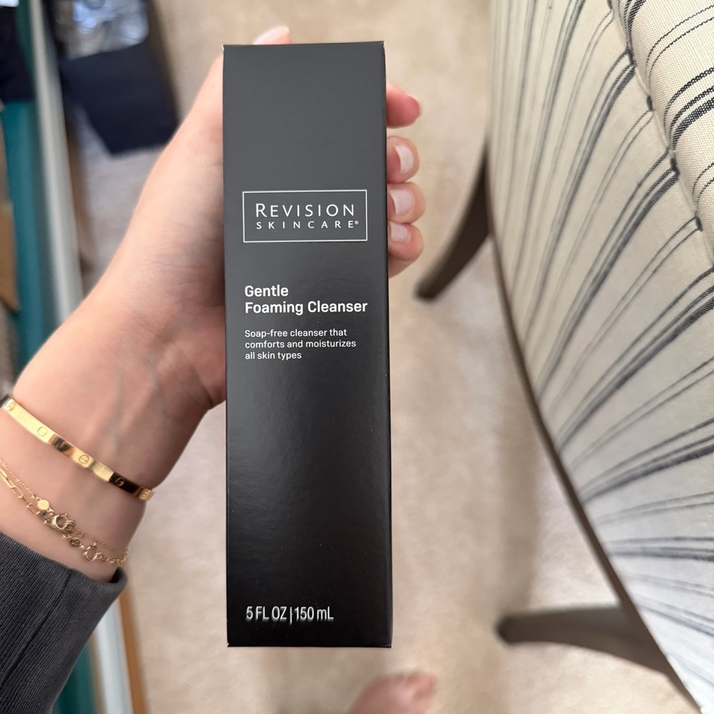 Revision Skincare Gentle Foaming Cleanser - Black